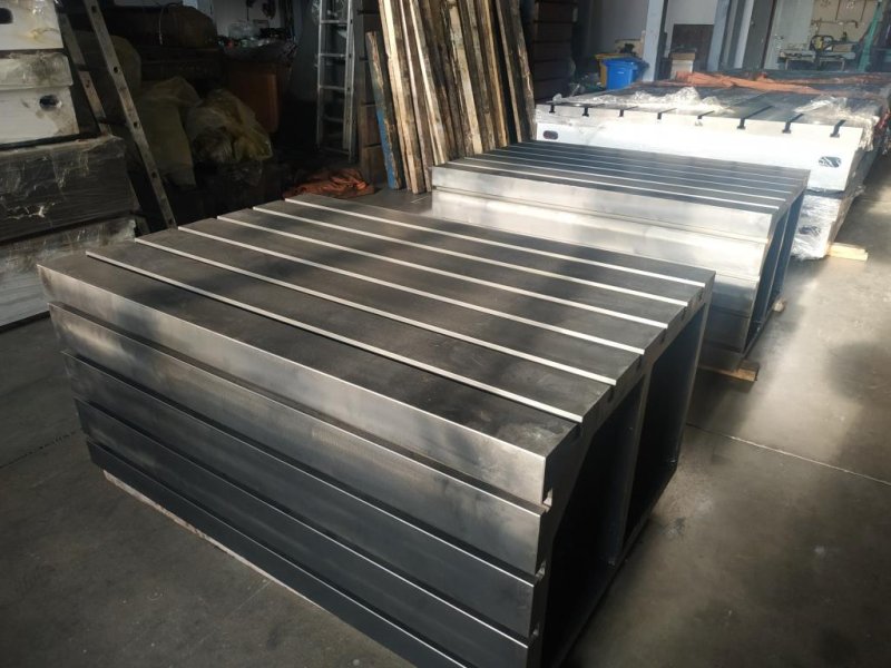 MAX MACHINERY  Cubi n Ghisa con Cave a T  2026