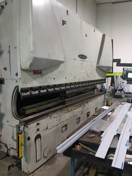 WARCOM FUTURA 4000X125TON.  2004