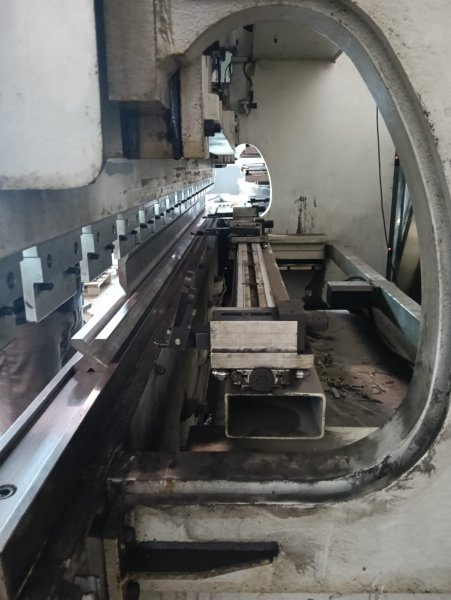 WARCOM FUTURA 4000X125TON.  2004