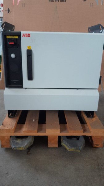 ABB IRB 140 con controller IRC5 e FlexPendant  2009