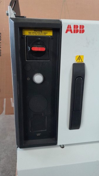 ABB IRB 140 con controller IRC5 e FlexPendant  2009